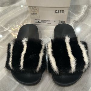 Givenchy Mink Slide. Size 37